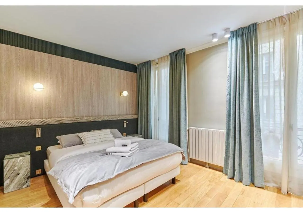 Terrace Apartment Trocadero Eiffel Tower By Studio Prestige Paris France