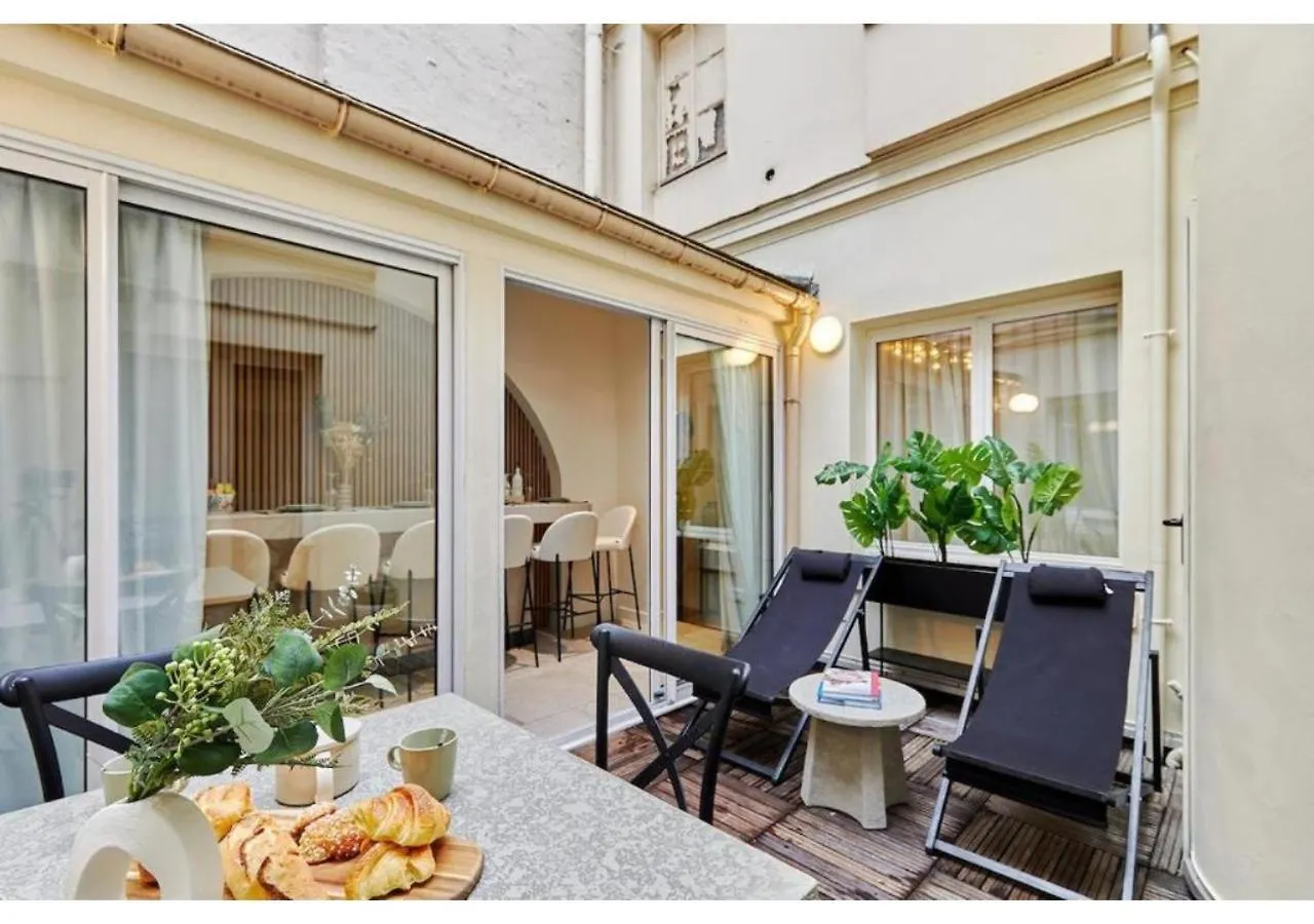 Terrace Apartment Trocadero Eiffel Tower By Studio Prestige Paris France